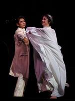 宙組バウ「Ｂｅａｕｔｉｆｕｌ　ＳＫＹ　！！」真白悠希（左）、梨恋あやめ