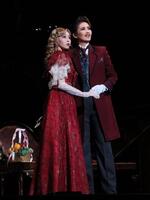 宙組バウ「Ｂｅａｕｔｉｆｕｌ　ＳＫＹ　！！」山吹ひまり（左）、嵐之真