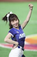 試合前にパフォーマンスするチュンチュン（撮影・伊藤笙子）