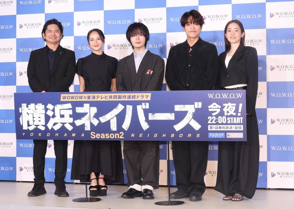 ポーズをとる（左から）萩原聖人、平祐奈、なにわ男子・大西流星、ｔｉｍｅｌｅｓｚ・原嘉孝、蓮佛美沙子（撮影・石井剣太郎）