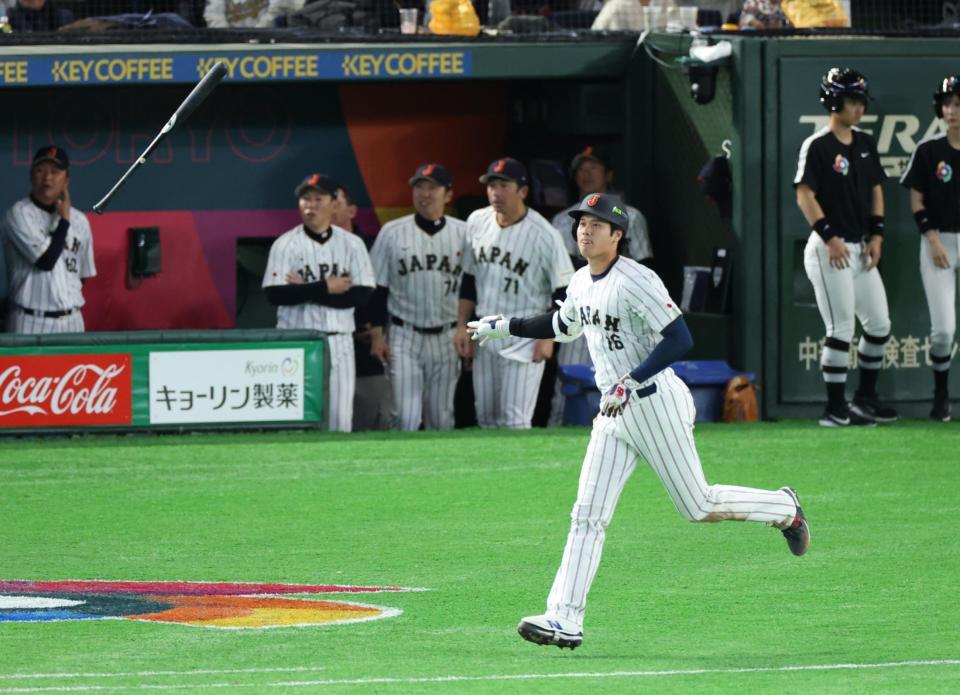 ３回、同点ソロを放つ大谷（撮影・金田祐二）