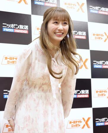 報道陣に笑顔で結婚報告をするももいろクローバーＺの佐々木彩夏＝ニッポン放送（撮影・吉澤敬太）
