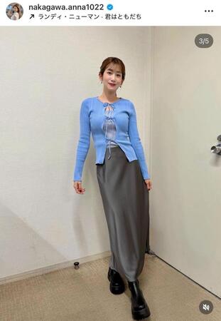 「二軒目」ロケで着用した衣装を披露する中川安奈アナ。公式インスタグラム＠ｎａｋａｇａｗａ．ａｎｎａ１０２２より