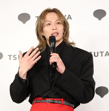 発売記念会見を行った新木宏典