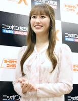 報道陣に笑顔で結婚報告をするももいろクローバーＺの佐々木彩夏＝ニッポン放送（撮影・吉澤敬太）