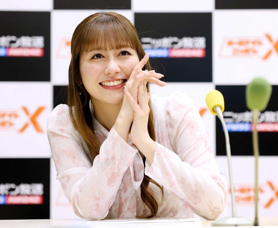 生放送で、幸せいっぱいに結婚を報告した佐々木彩夏（撮影・吉澤敬太）　