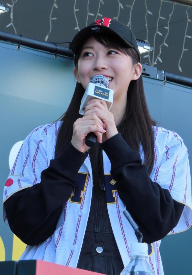イベントに出席した牧野真莉愛