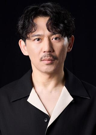 ドラマ「エラー」に出演する岡田義徳ⒸＡＢＣテレビ