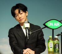 「綾鷹　ＨＩＴＯＩＫＩ　ＳＴＵＤＩＯ」ＰＲイベントに出演し悩み相談に応じた佐藤健