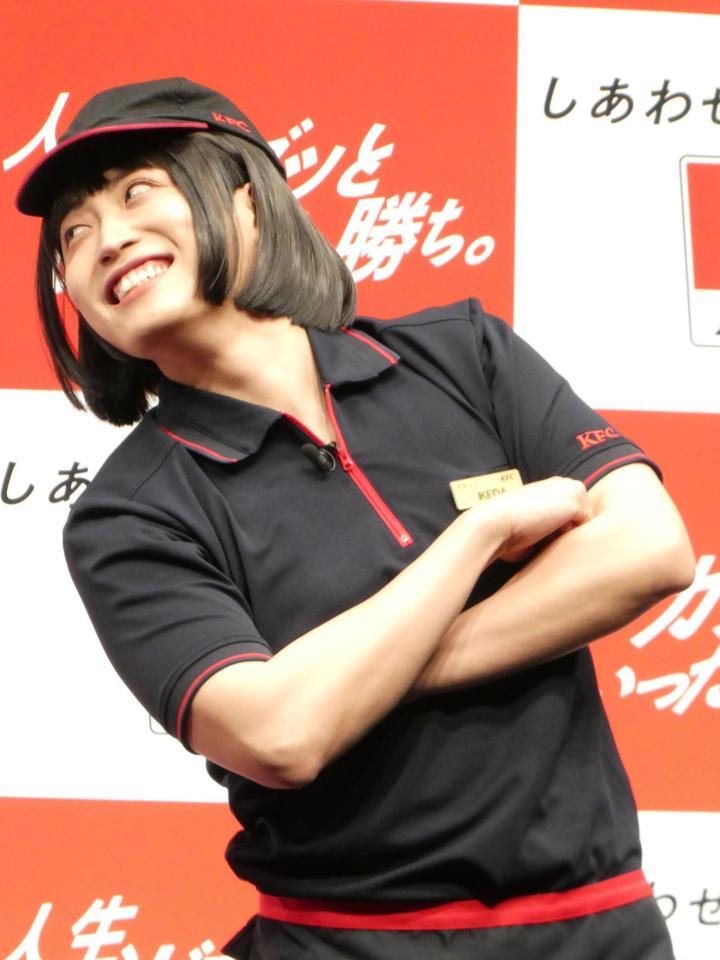 ポーズを決める池田直人