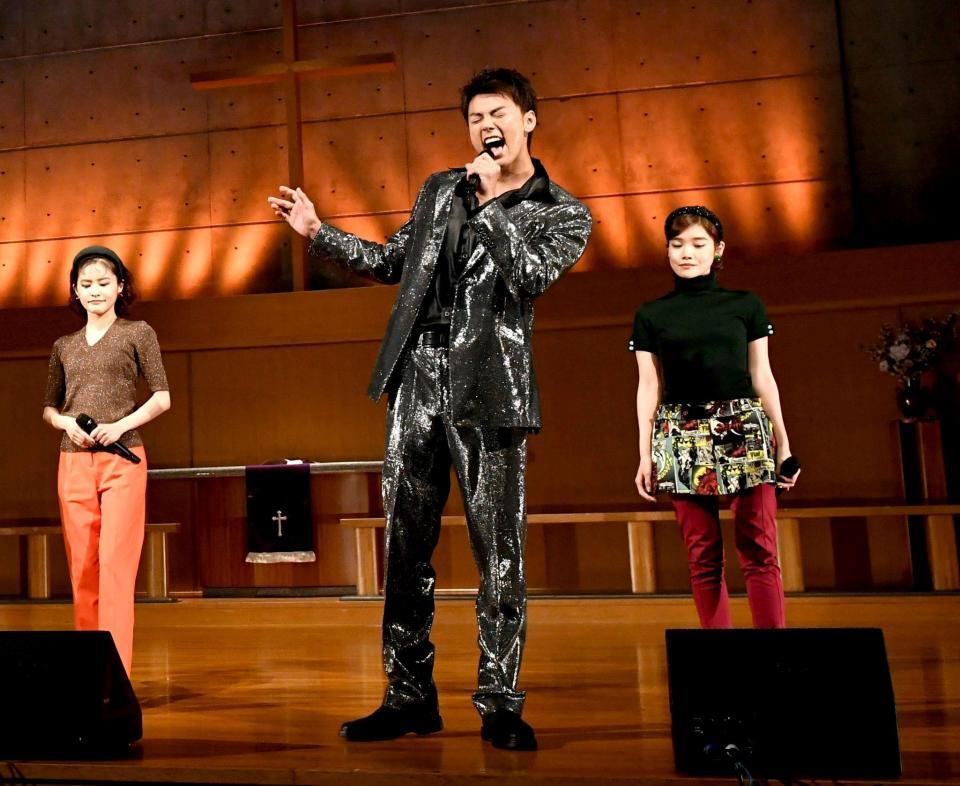 ５年ぶりのミュージカルに挑む竹内涼真（中央）＝撮影・佐藤厚