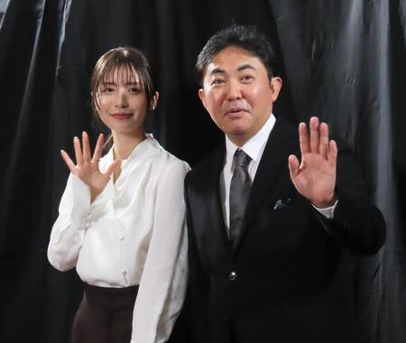 朗読劇「東京の空」の囲み取材に出席した長濱ねる（左）と林家三平