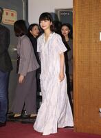 会見に臨む見上愛（撮影・石井剣太郎）