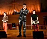 ５年ぶりのミュージカルに挑む竹内涼真（中央）＝撮影・佐藤厚