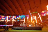 「タッチ」を熱唱するＢ’ｚの稲葉浩志