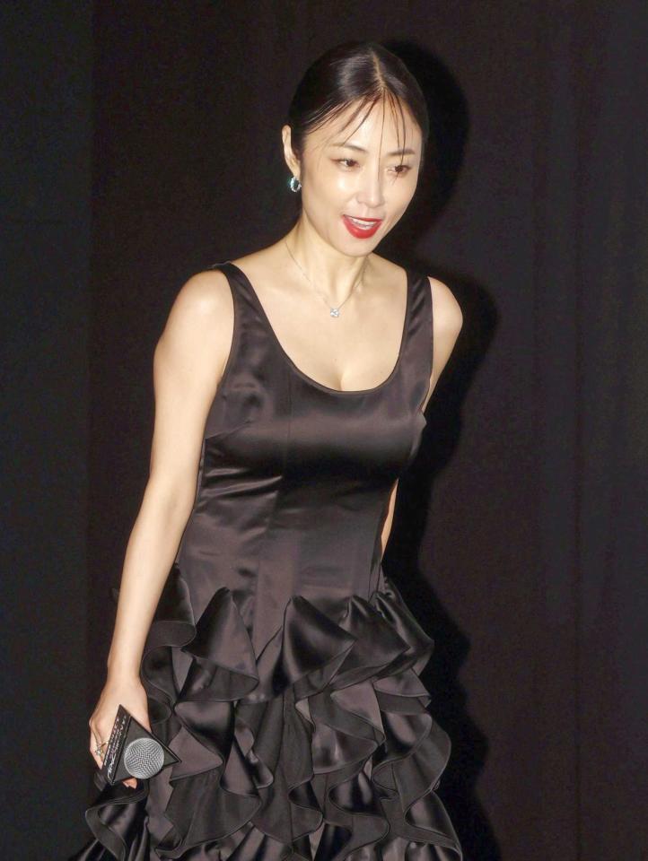 　登壇するＭＥＧＵＭＩ（撮影・石井剣太郎）