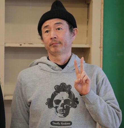 会見に出席した久馬歩＝東京・吉本興業東京本社