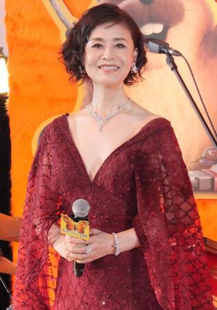 ゴージャスなドレス姿で登場した大地真央