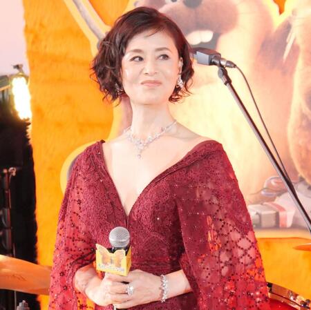 ゴージャスなドレス姿で登場した大地真央