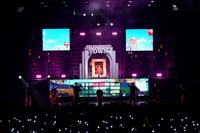 ステージに登場したＮＡＯＴＯ（中央）