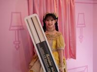 キュートな笑顔を見せる菅田愛貴