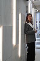 プロデュースしたマンションを内覧する押切もえ