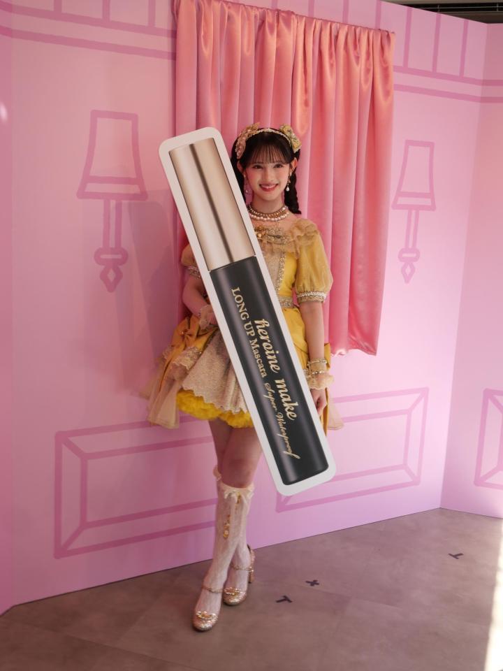 キュートな笑顔を見せる菅田愛貴