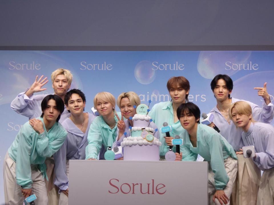 イベントに出席したＪＯ１の（左から）川西拓実、金城碧海、豆原一成、白岩瑠姫、川尻蓮、與那城奨、河野純喜、佐藤景瑚、木全翔也＝都内