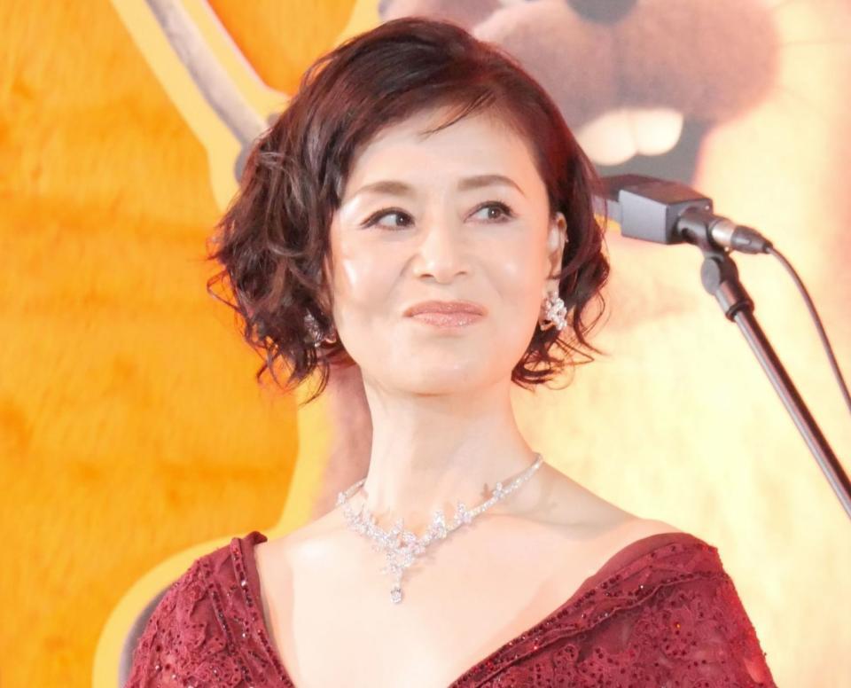 ゴージャスなドレス姿で登場した大地真央