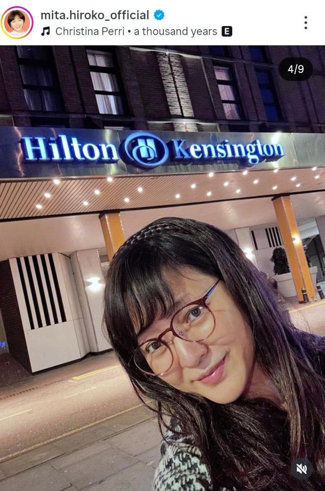 ロングヘアのウィッグをつけた三田寛子。インスタグラム＠ｍｉｔａ．ｈｉｒｏｋｏ＿ｏｆｆｉｃｉａｌ（２月８日付）より