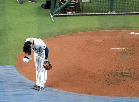 ライブＢＰに登板を終え、マウンドを降りて一礼する大谷（撮影・伊藤笙子）