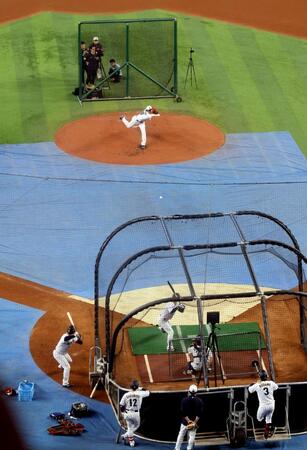 大谷（中央上）が登板した実戦形式の打撃練習
