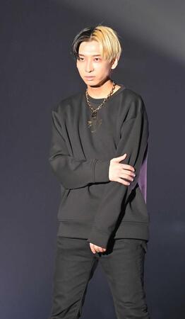 ポーズを決めるヒカル=２１年３月