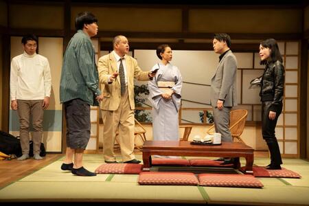 迫真の演技を見せる（左から）池田一真、関町知弘、赤羽健壱、長尾純子、田所仁、辻凪子