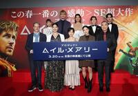 イベントに登場した（前列左から）セオドール・ミラ-氏、アンミカ、前田敦子、池田美優、野口聡一、（後列同）ｍａｉ、ＪＯＹ、すみれ、中井大、中西瞬（撮影・佐々木彰尚）