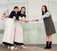 朝ドラバトンタッチセレモニーに参加した（左から）見上愛、上坂樹里、高石あかり