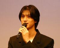 イベントに出席した阿久根温世