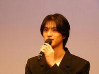 イベントに出席した阿久根温世