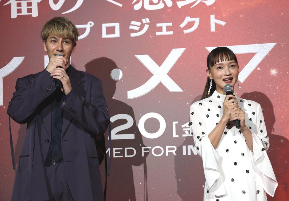 イベントに登場したＪＯＹ＆ｍａｉ夫婦（撮影・佐々木彰尚）