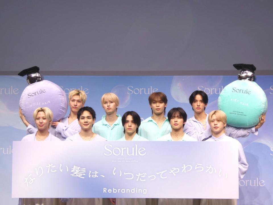 イベントに出席したＪＯ１の（後列左から）金城碧海、白岩瑠姫、與那城奨、佐藤景瑚、（前列左から）川尻蓮、豆原一成、川西拓実、河野純喜、木全翔也＝都内