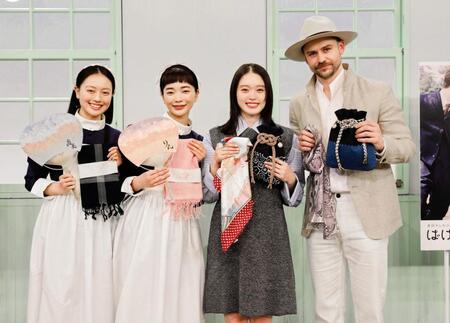 朝ドラバトンタッチセレモニーに参加した（左から）上坂樹里、見上愛、高石あかり、トミー・バストウ