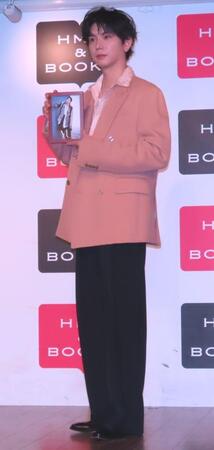 カレンダー発売記念イベントを行ったＹＵ