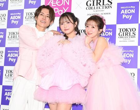 親子揃ってポーズを決める（左から）杉浦太陽、希空、辻希美（撮影・開出牧）