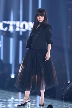 ランウェイでポーズを決める池田エライザ（撮影・開出牧）