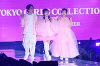 念願の親子揃ってランウェイを歩く（左から）杉浦太陽、希空、辻希美（撮影・開出牧）