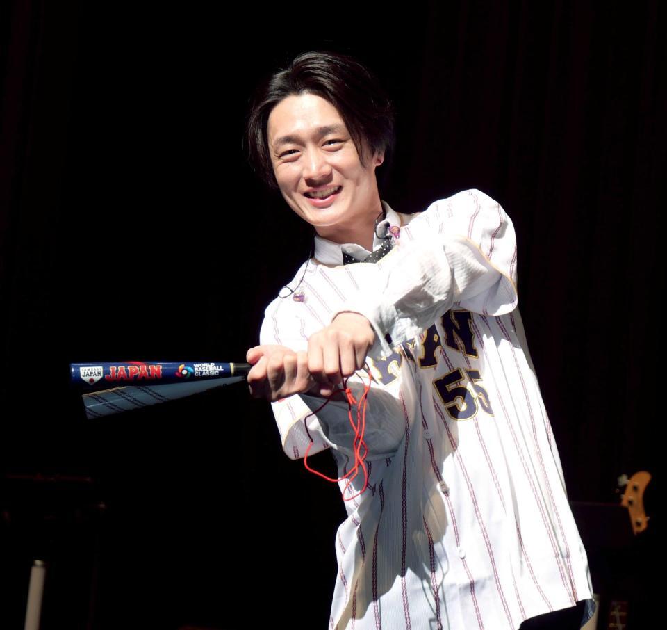 　ユニホーム姿で侍ジャパンへエールを送った真田ナオキ