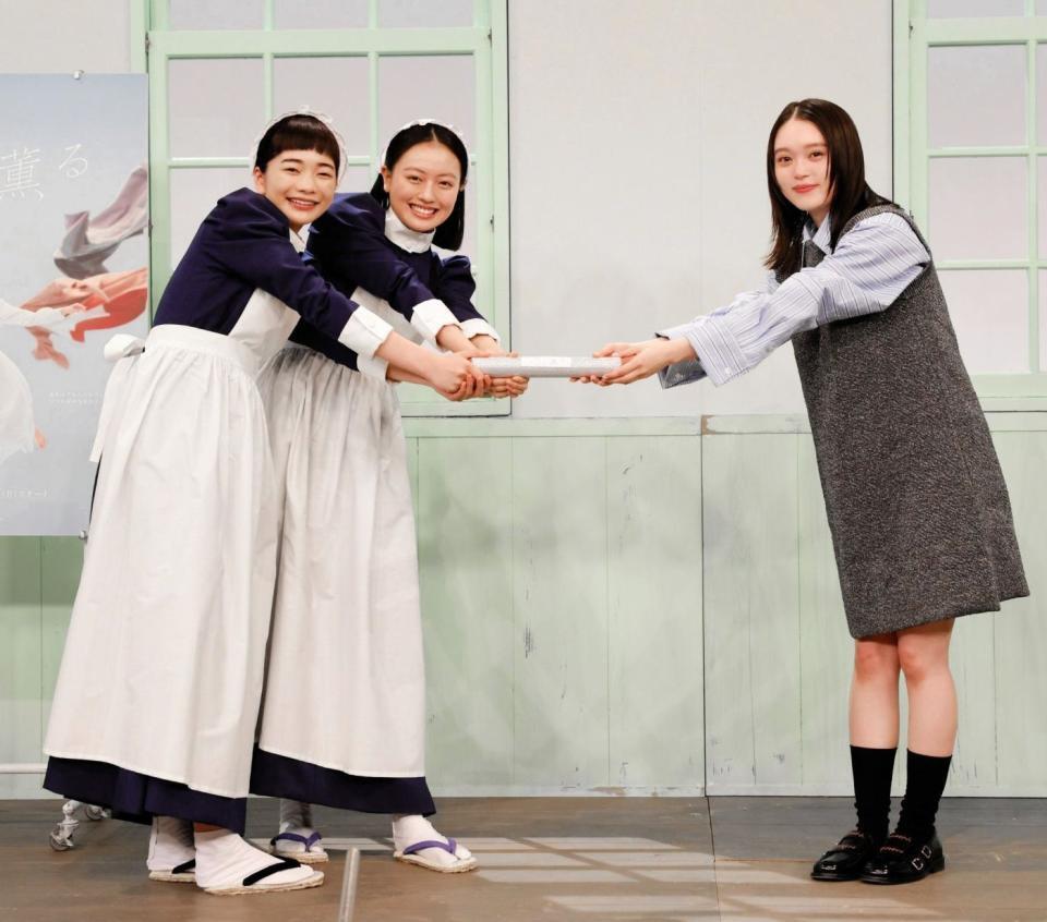 朝ドラバトンタッチセレモニーに参加した（左から）見上愛、上坂樹里、高石あかり