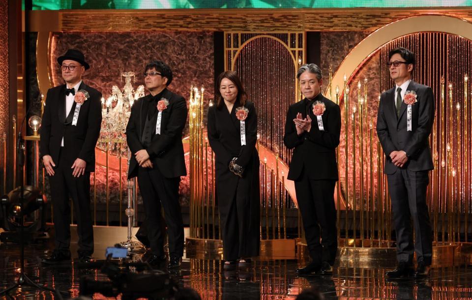 最優秀監督賞発表のステージに立つ（左から）内田英治監督、大友啓史監督、塚原あゆ子監督、永井聡監督、李相日監督（撮影・石井剣太郎）