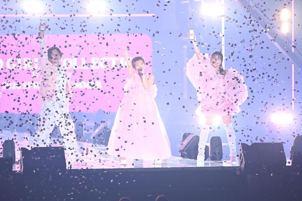 ランウェイで親子揃ってダンスを披露した（左から）杉浦太陽、辻希美、希空（撮影・開出牧）