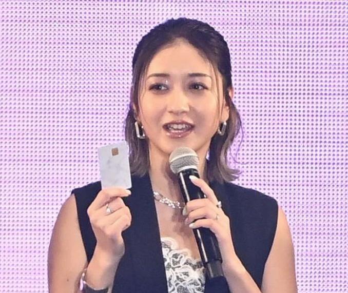 タニティドレスで登場した池田美優（撮影・開出牧）